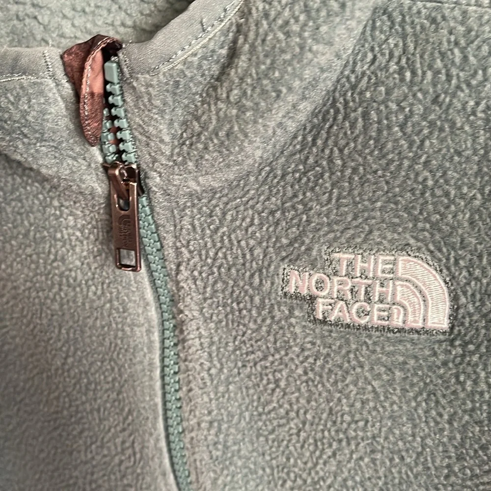 The North Face Green Hooded Sweater - Picture 3 of 6